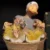 Figurentheater-Darstellerin Eva Sotriffer mit der Entlein-Figur aus "Das hässliche Entlein"